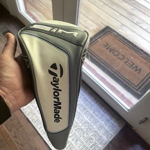 Taylormade sim driver head cover